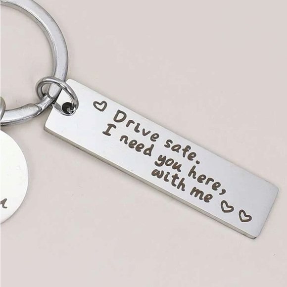 Keychain with the saying “Drive safe I need you here with me” - Picture 3 of 3